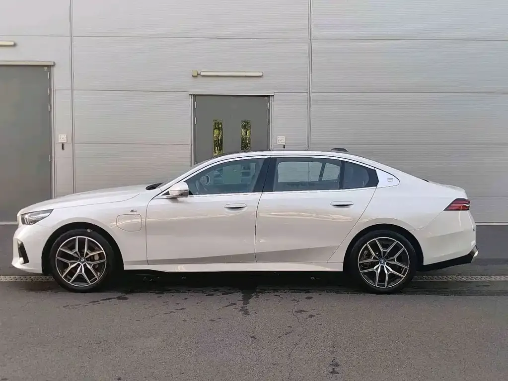 BMW i5 — фото 10
