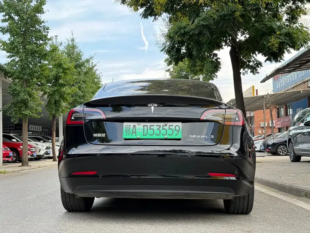 Tesla Model 3 — фото 7