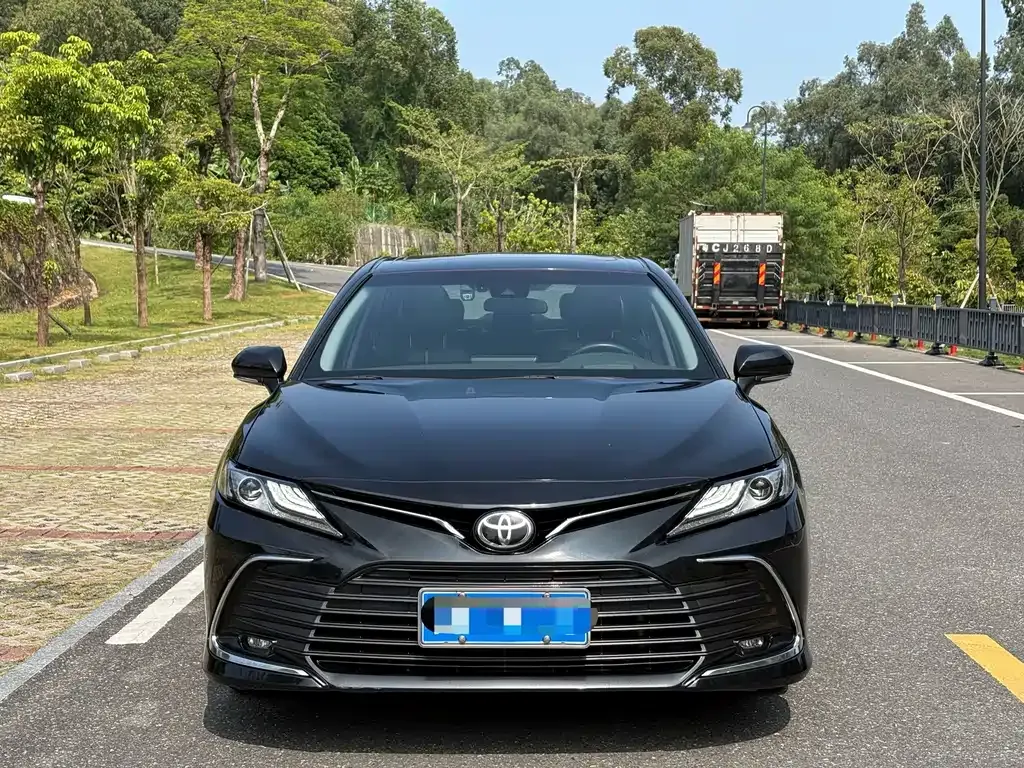 Toyota Camry — фото 3