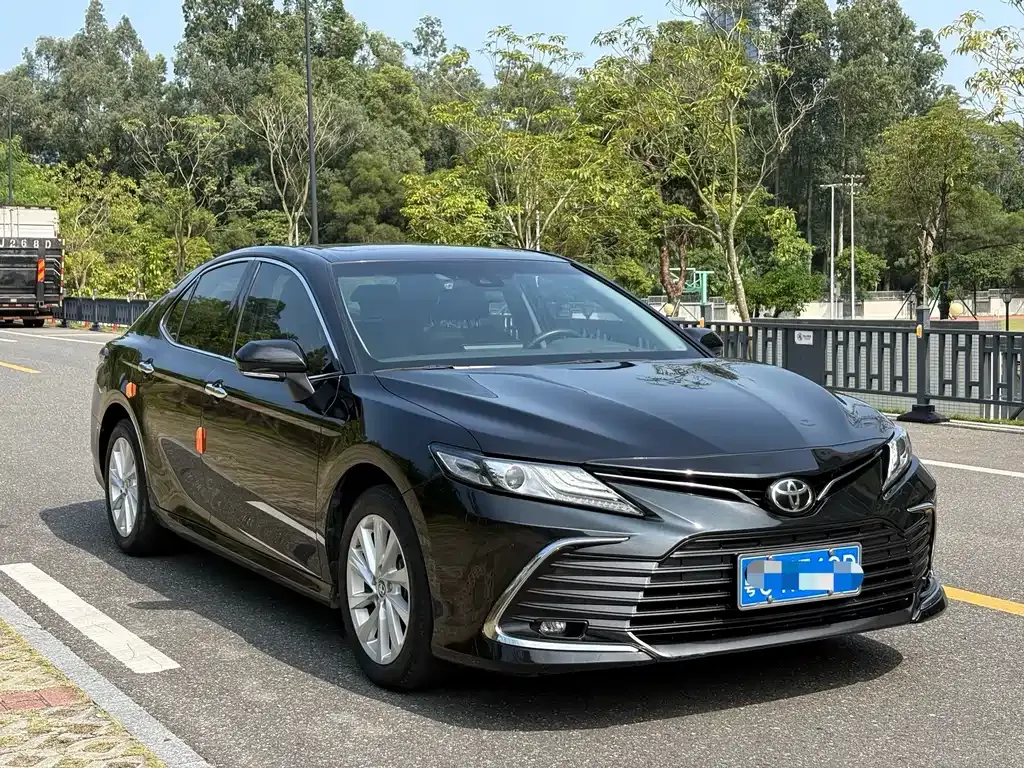 Toyota Camry — фото 5