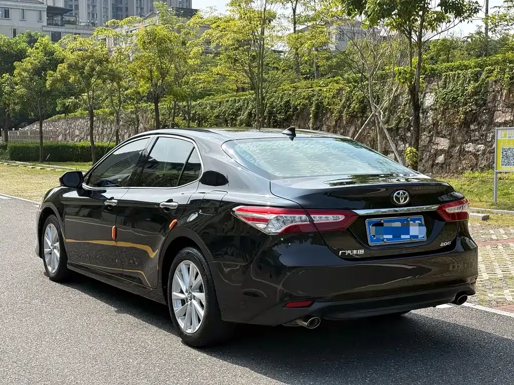 Toyota Camry — фото 4