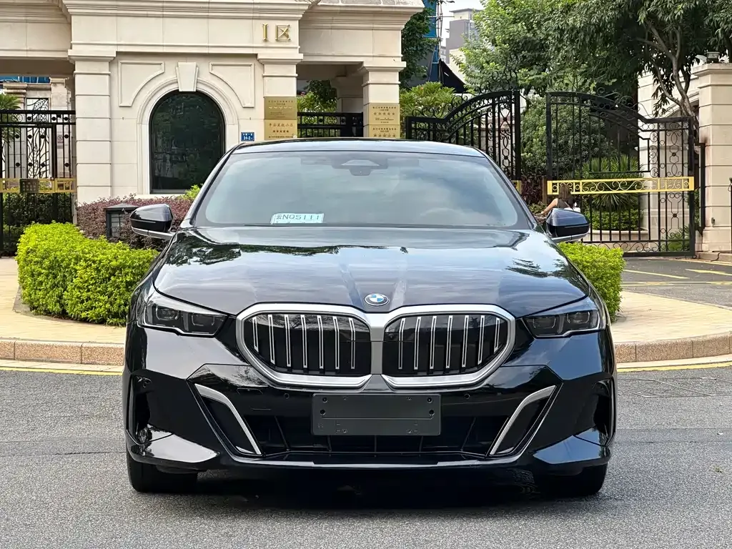 BMW 5 Series — фото 4