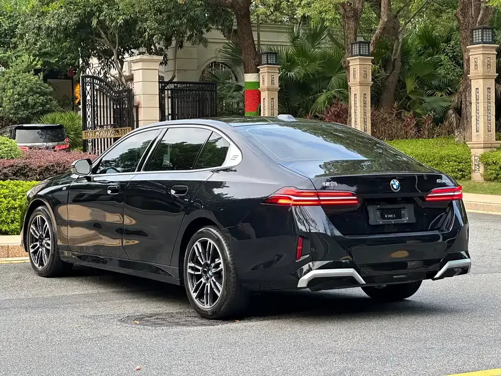BMW 5 Series — фото 5