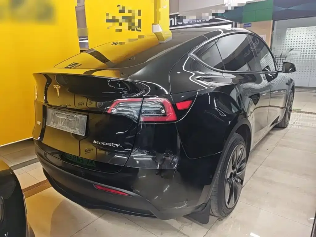 Tesla Model Y — фото 2