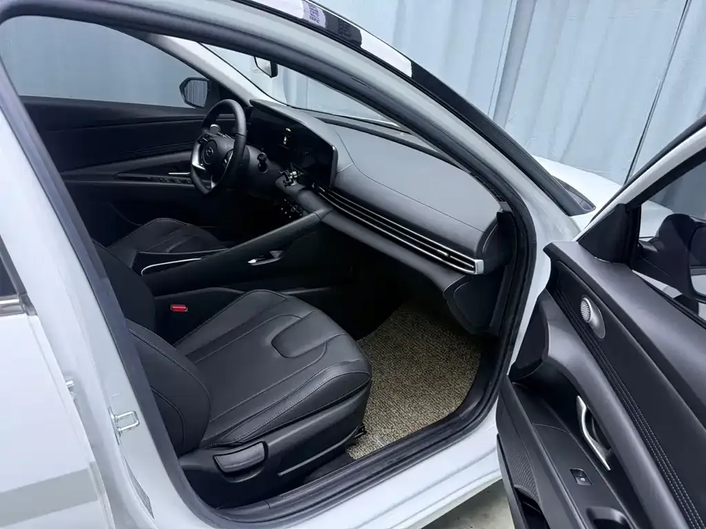 Hyundai Elantra — фото 9