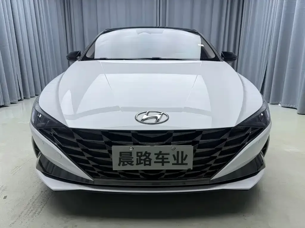 Hyundai Elantra — фото 8