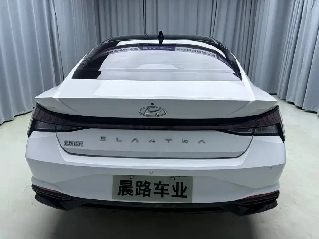 Hyundai Elantra — фото 7