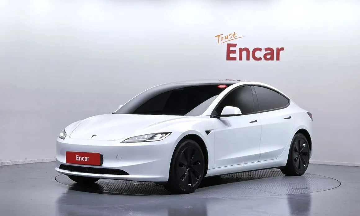 Tesla Model 3 — фото 1