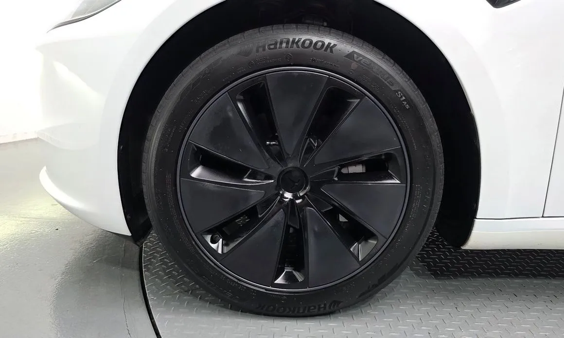 Tesla Model 3 — фото 10