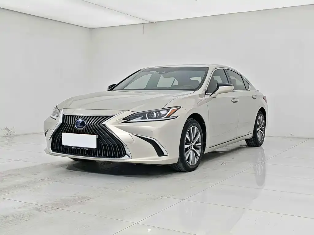 Lexus ES — фото 1