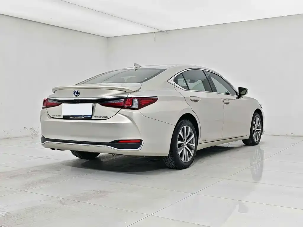 Lexus ES — фото 5