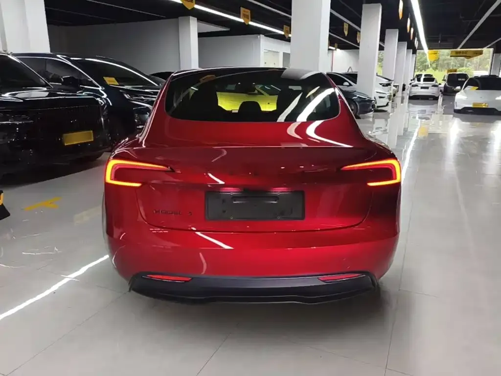 Tesla Model 3 — фото 10