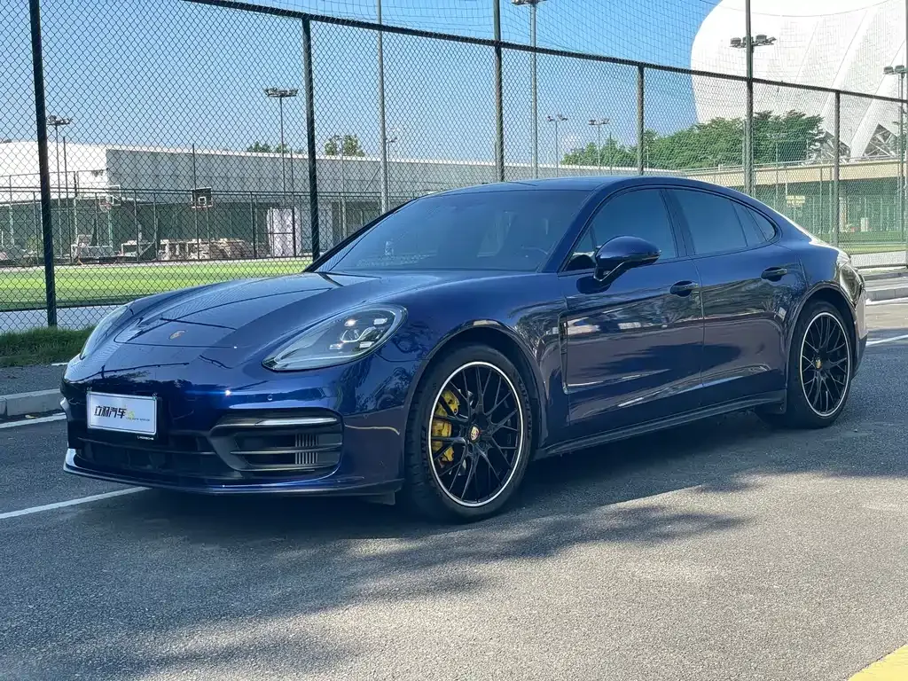 Porsche Panamera — фото 1