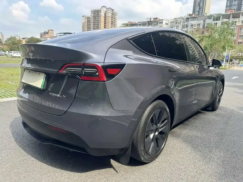 Tesla Model Y — фото 7