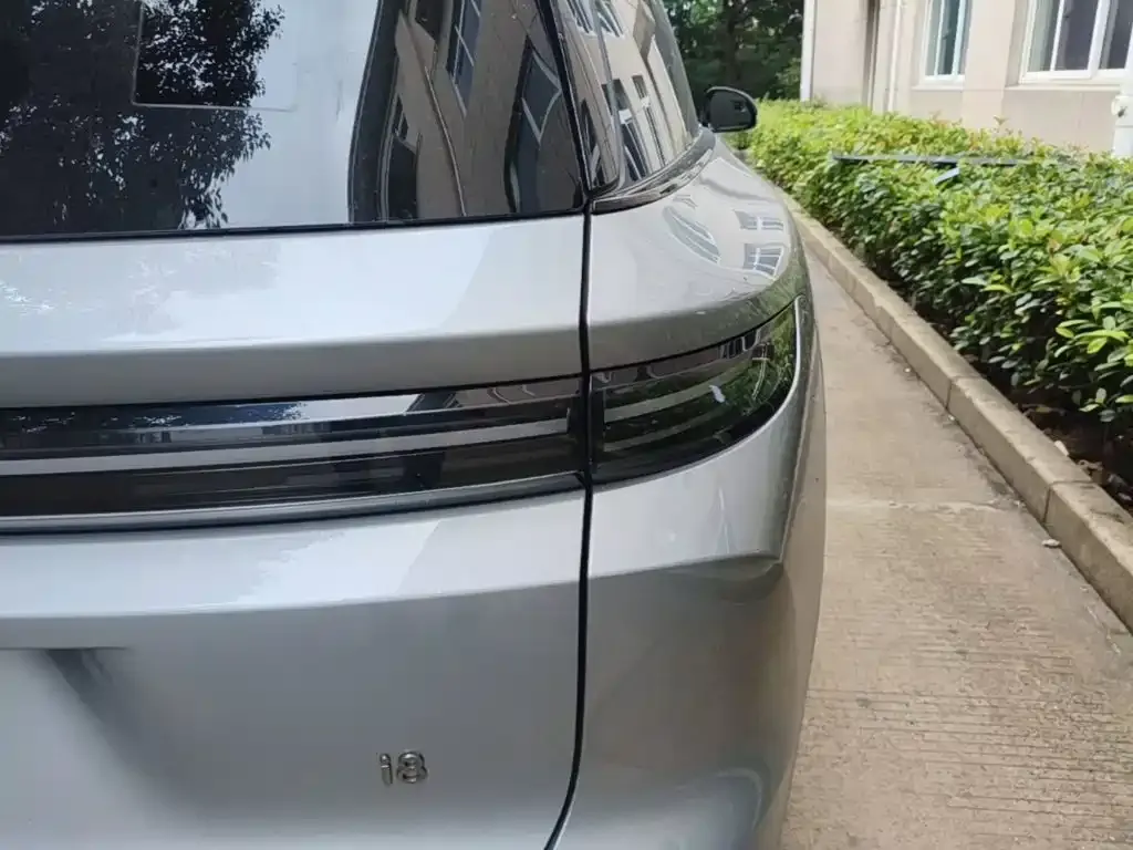 Li Auto Li i8 — фото 3