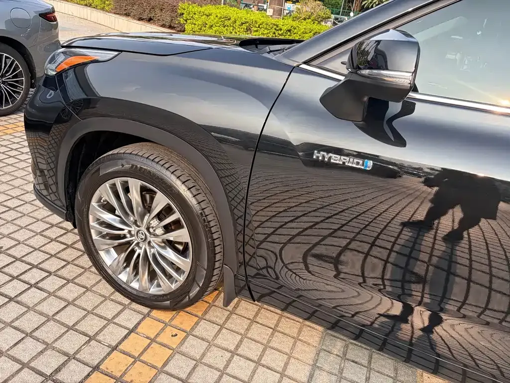 Toyota Highlander — фото 10