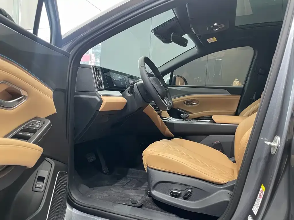 BYD L DM-i — фото 2