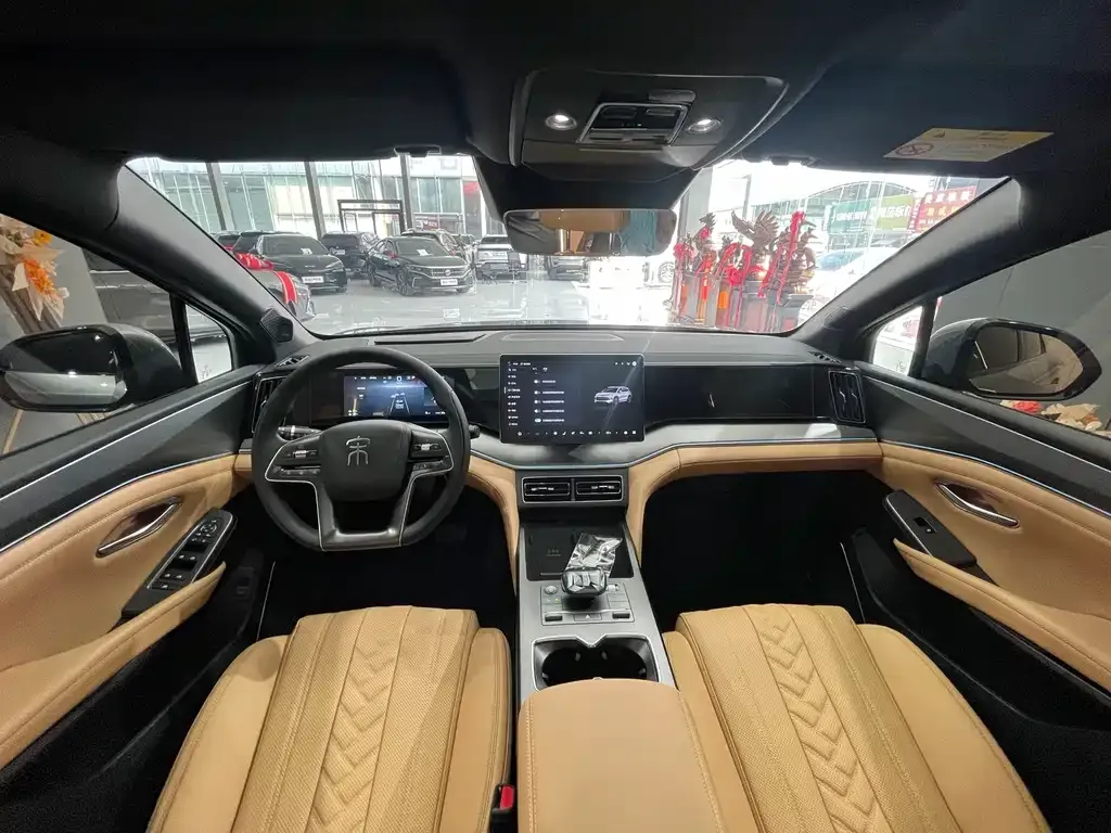 BYD L DM-i — фото 8