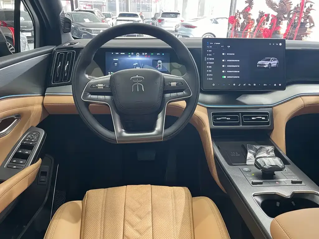 BYD L DM-i — фото 9