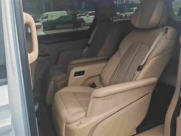 Buick GL8 Hybrid — фото 4