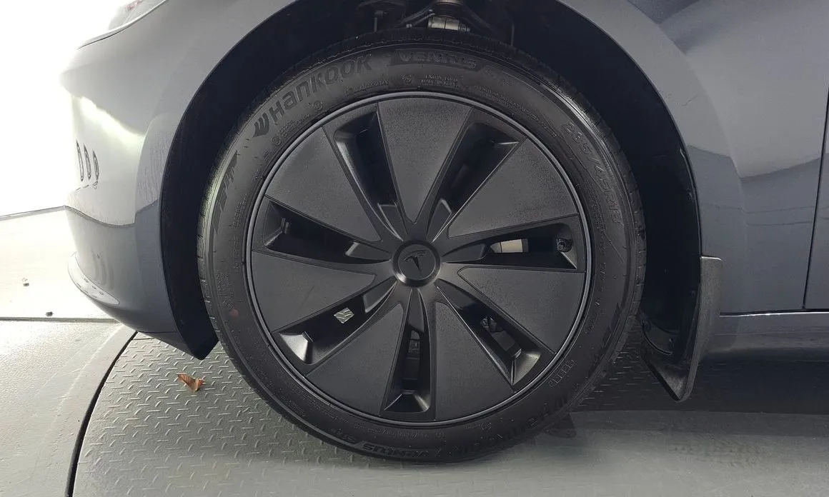 Tesla Model 3 — фото 3