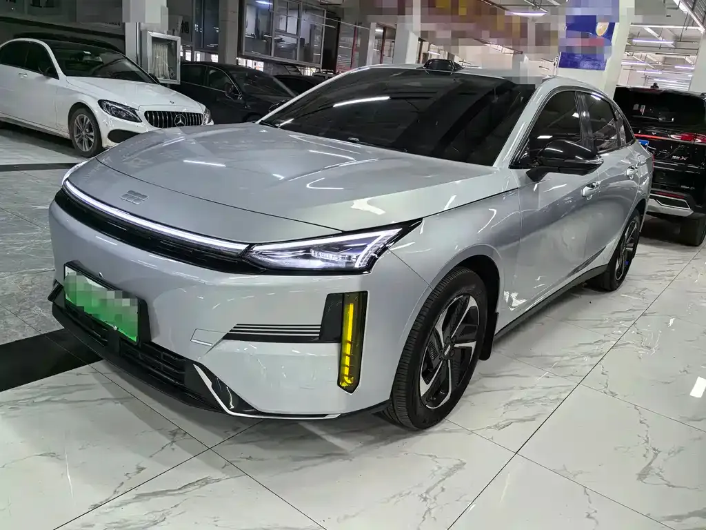 Geely Galaxy L6 — фото 1