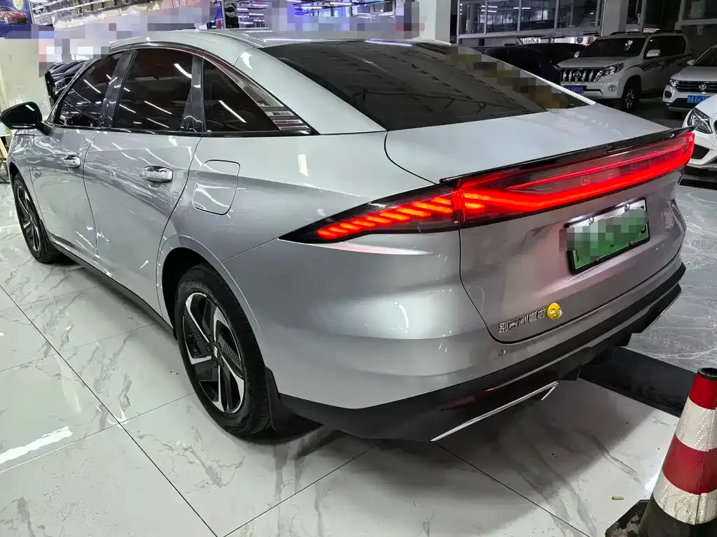 Geely Galaxy L6 — фото 9