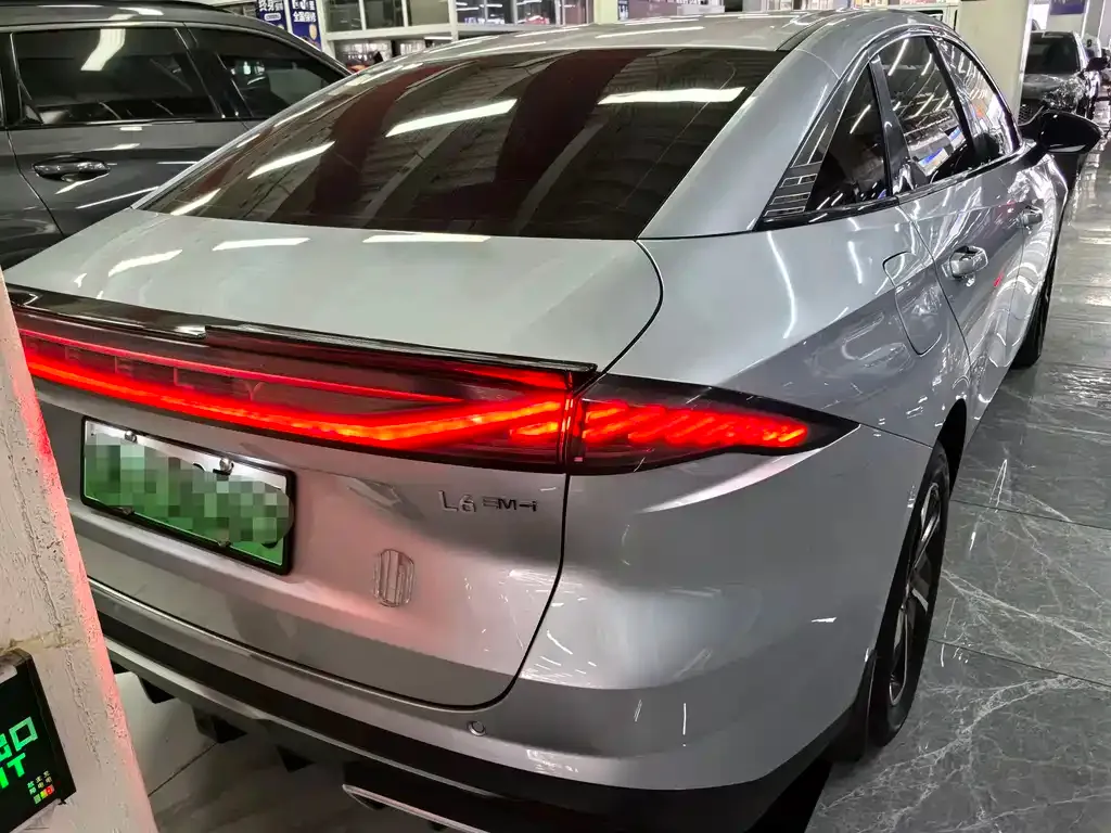 Geely Galaxy L6 — фото 10