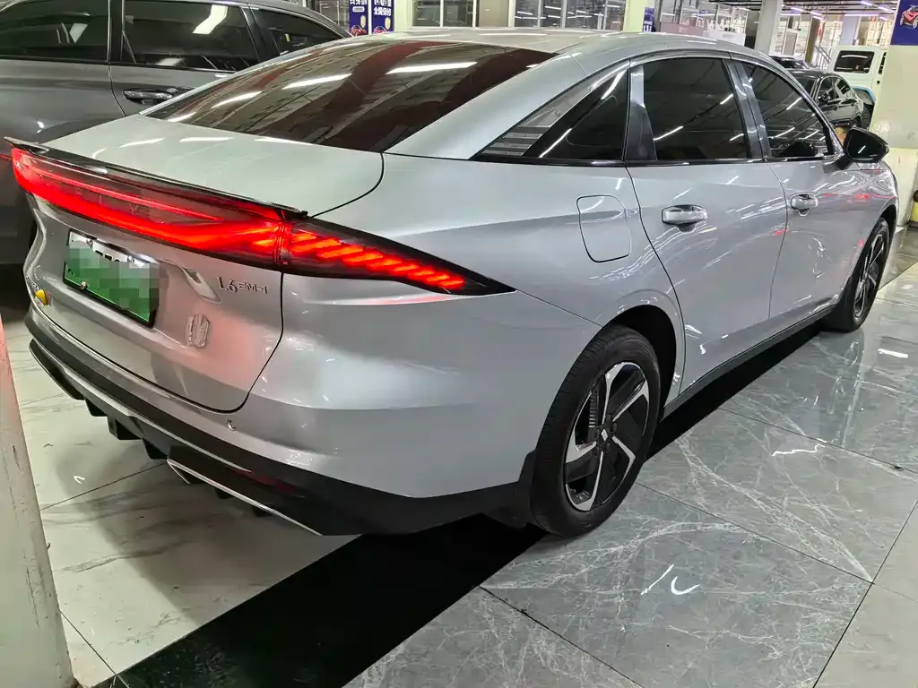 Geely Galaxy L6 — фото 3