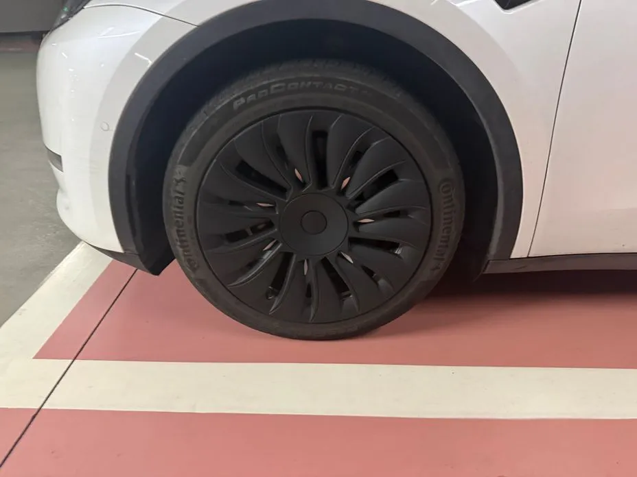 Tesla Model Y — фото 9