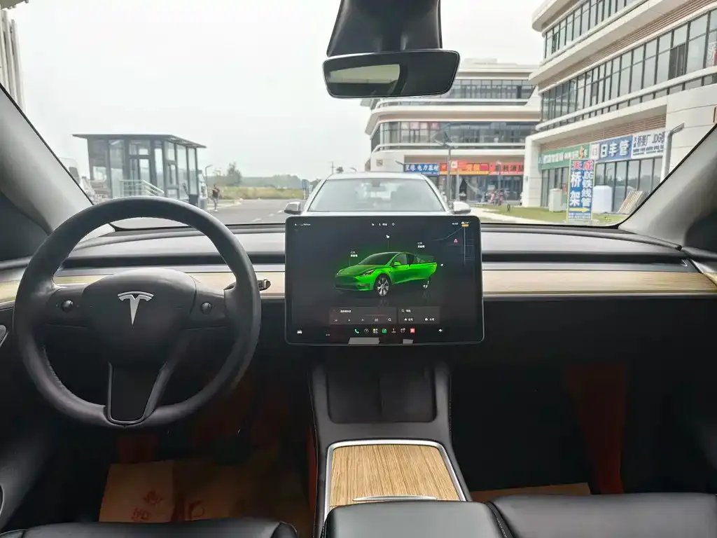 Tesla Model Y — фото 5