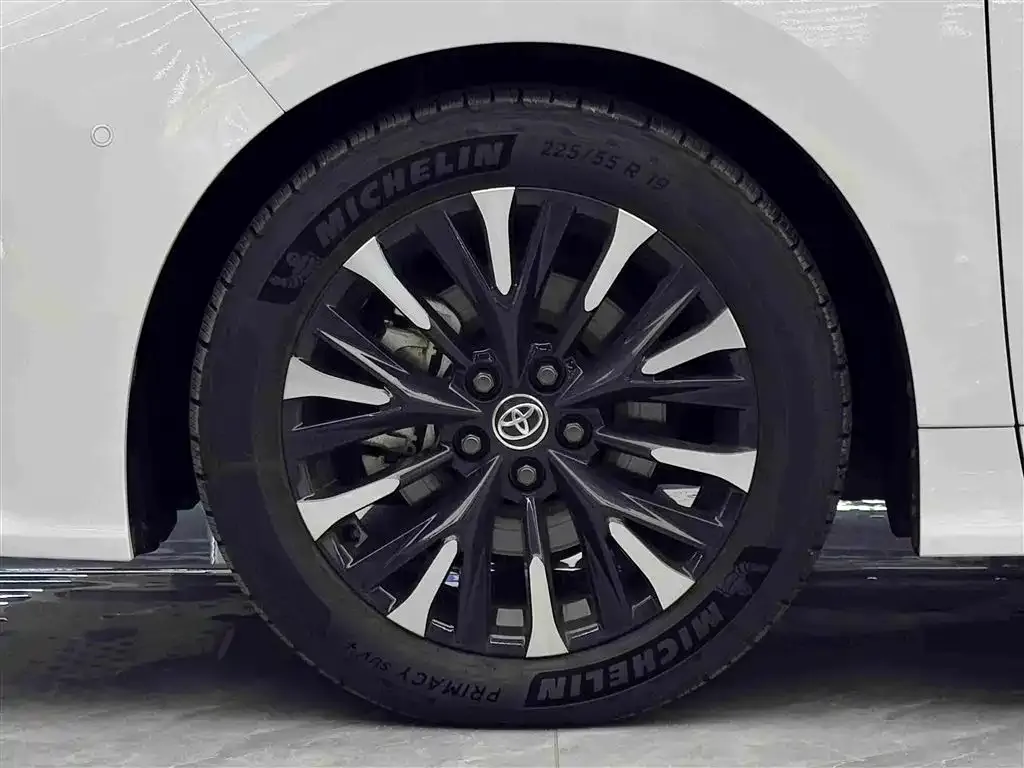 Toyota Alphard — фото 8