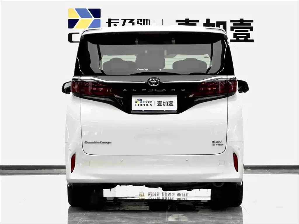Toyota Alphard — фото 3