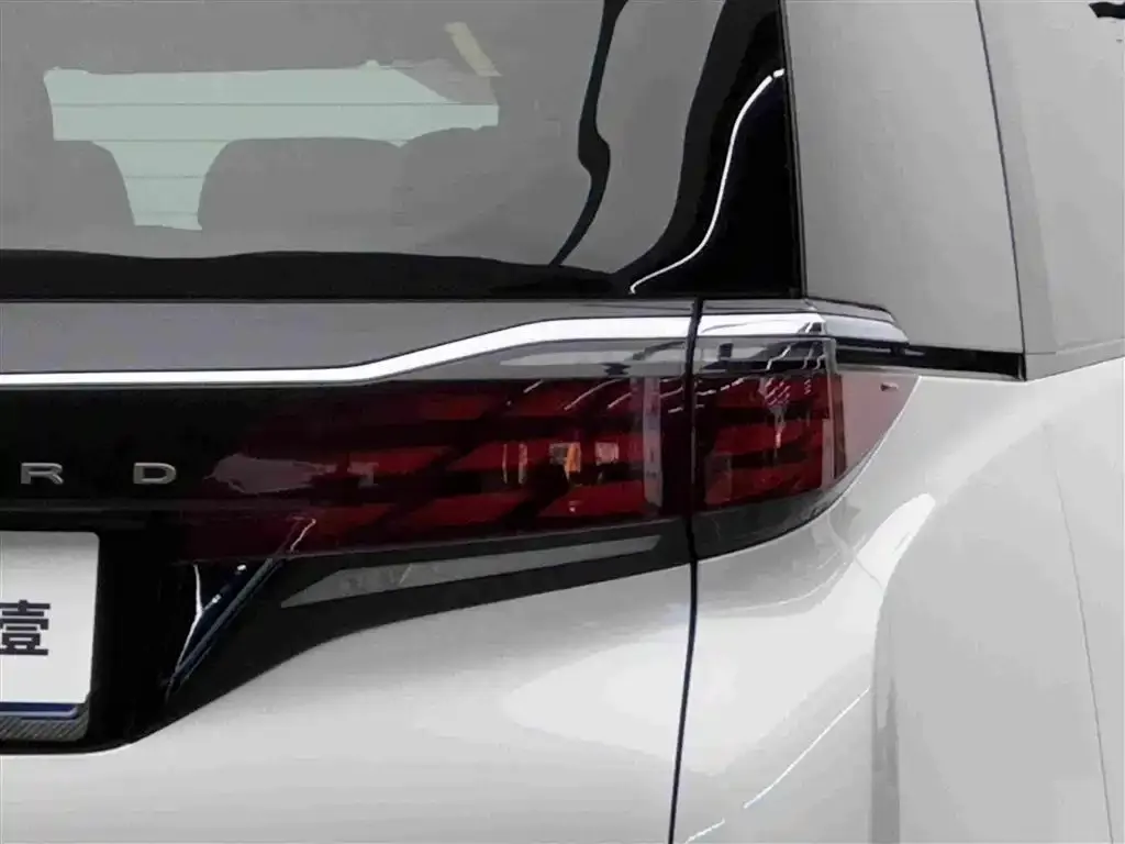Toyota Alphard — фото 7