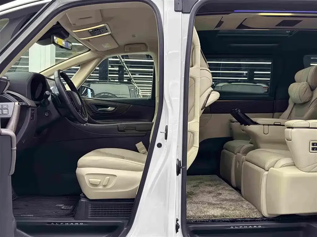 Toyota Alphard — фото 10