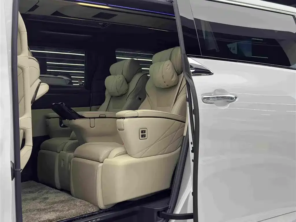 Toyota Alphard — фото 5