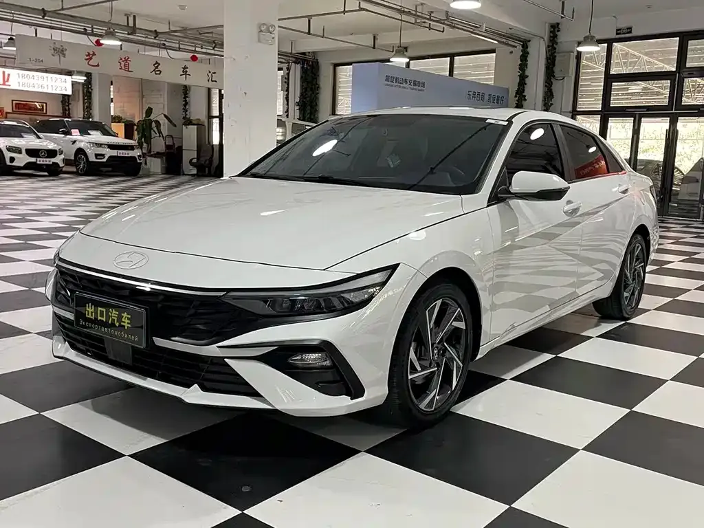 Hyundai Elantra — фото 1