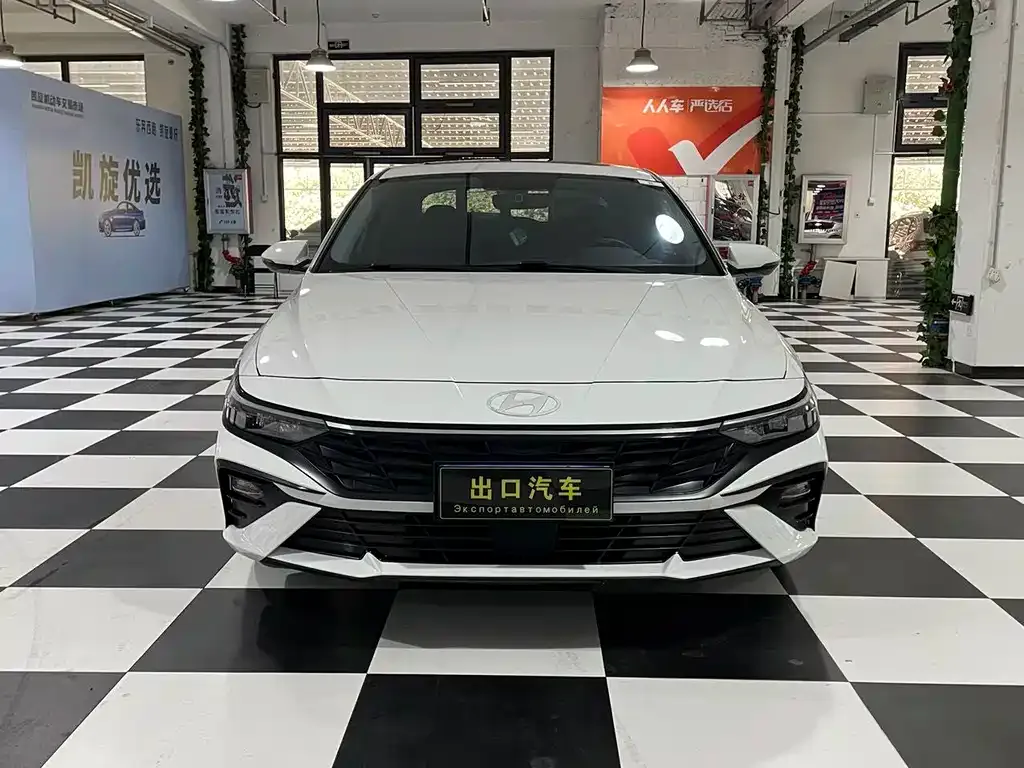 Hyundai Elantra — фото 3