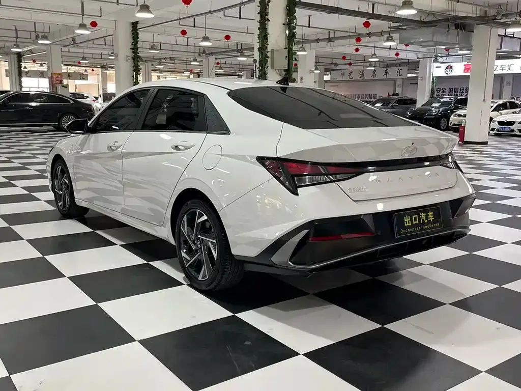 Hyundai Elantra — фото 6
