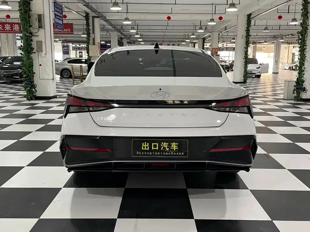 Hyundai Elantra — фото 4