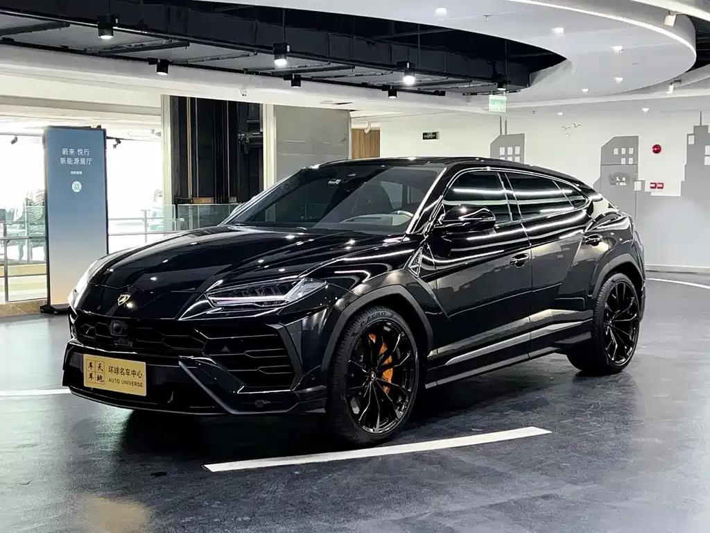 Lamborghini Urus — фото 1