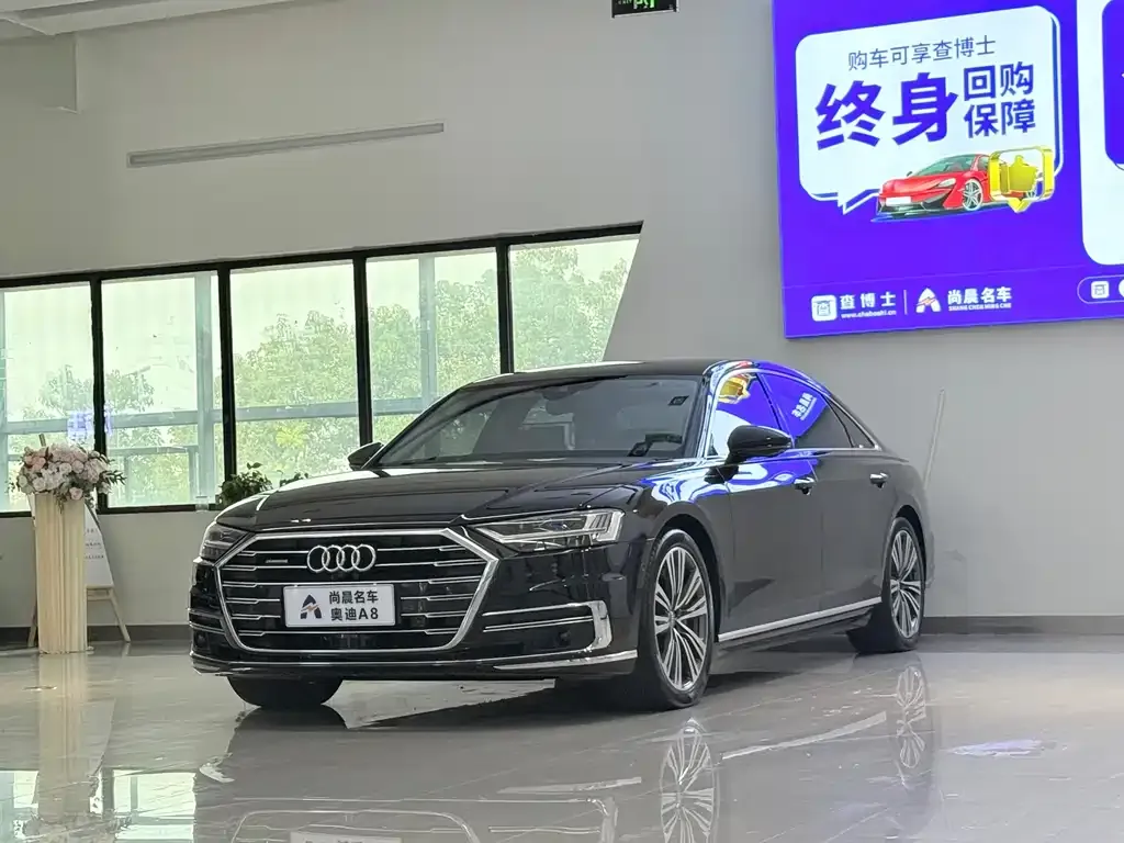 Audi A8 — фото 1