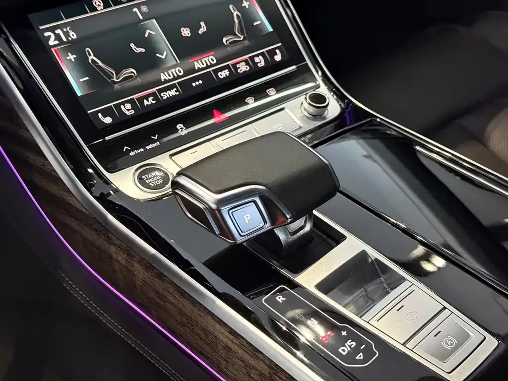 Audi A8 — фото 8