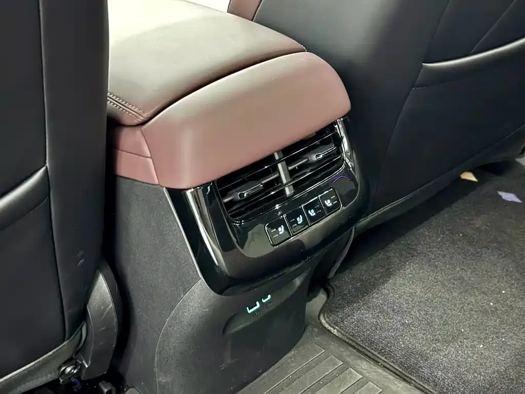 BYD Seal 07 DM-i — фото 8