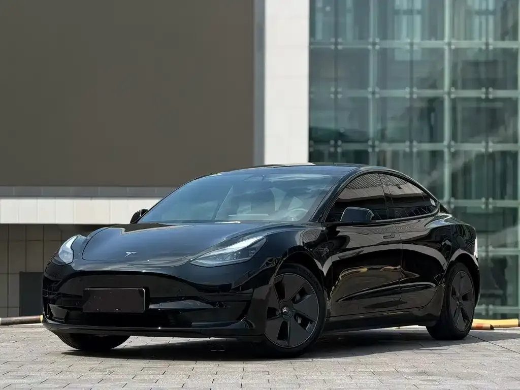 Tesla Model 3 — фото 1
