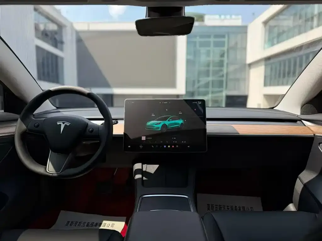 Tesla Model 3 — фото 3