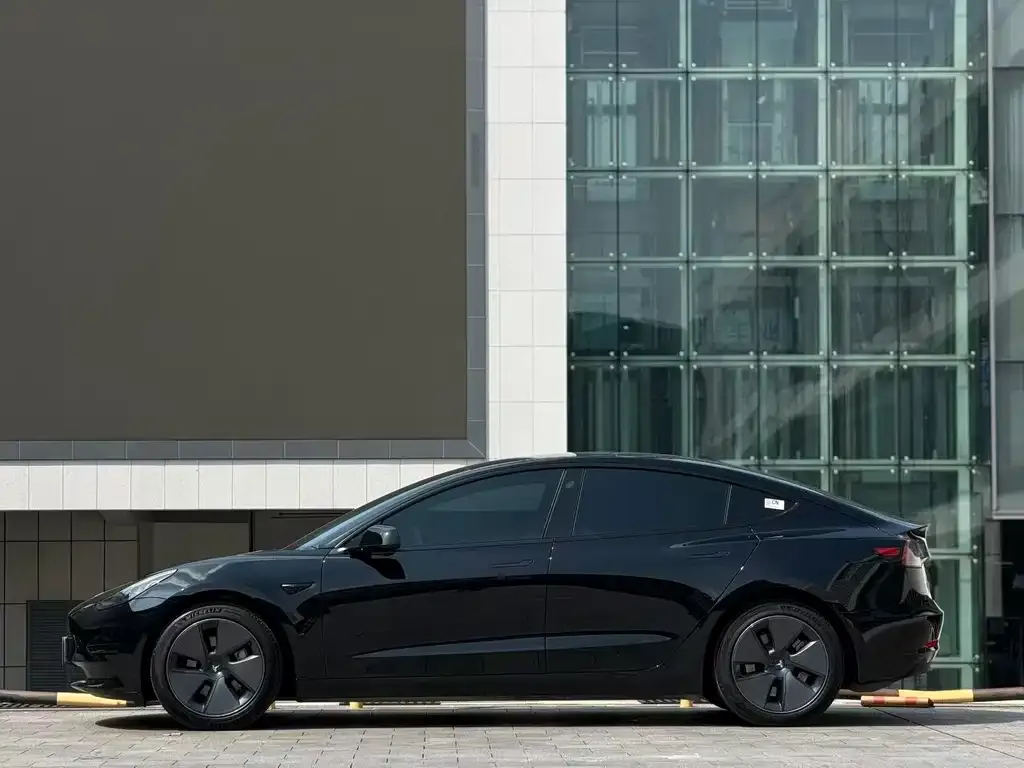 Tesla Model 3 — фото 8