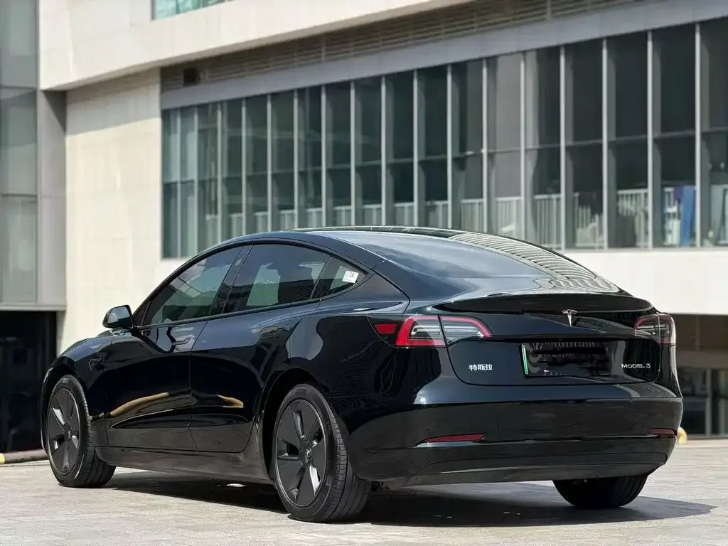 Tesla Model 3 — фото 9