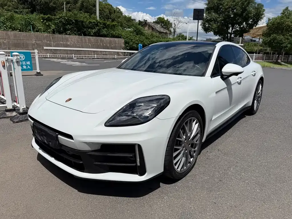 Porsche Panamera — фото 1