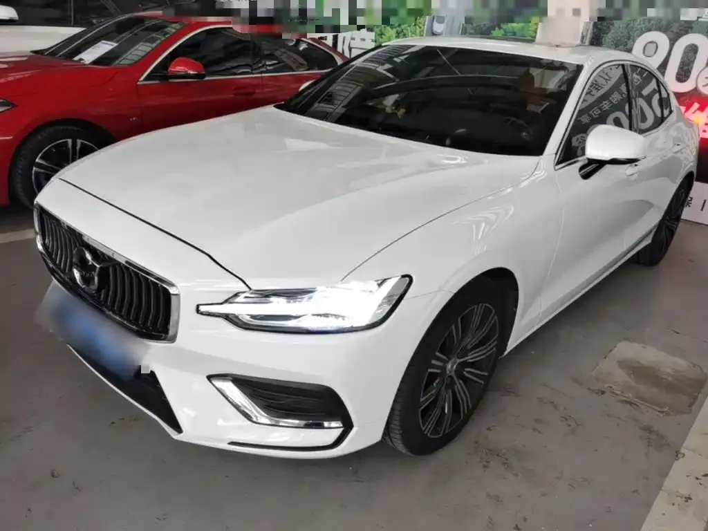 Volvo S60 — фото 1